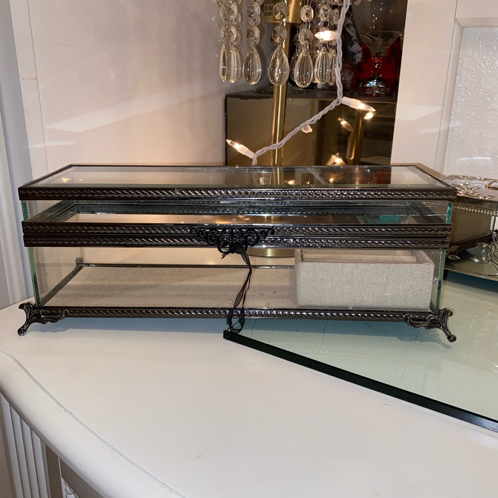 Glass jewelry box